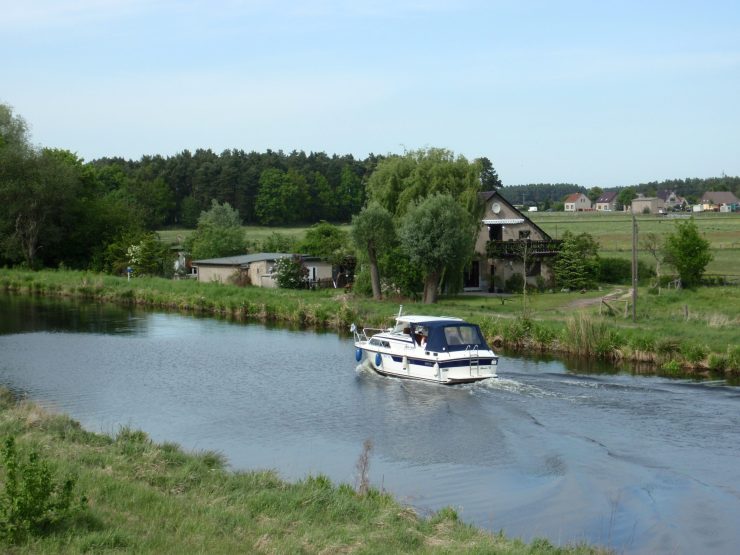 Auf dem Voßkanal zwischen Liebenwalde und Zehdenick, Foto: Judith Kerrmann, Lizenz: Tourismusverband Ruppiner Seenland e.V.